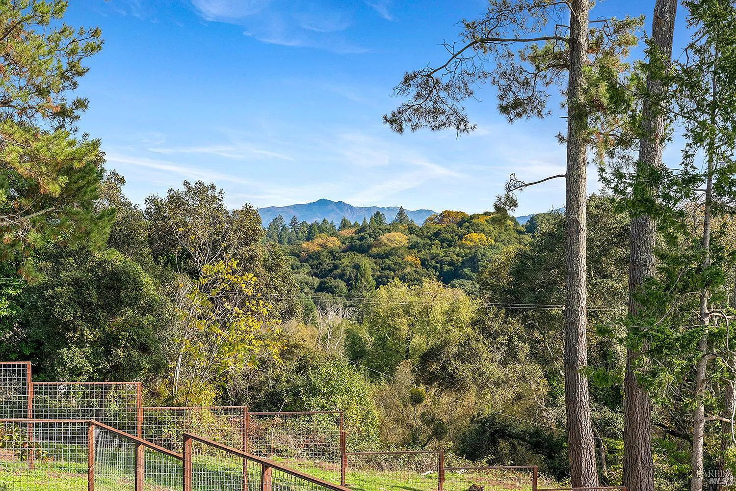 789 pleasant hill Road - 4bd/3ba, 2,450 sqft - in Sebastopol, CA