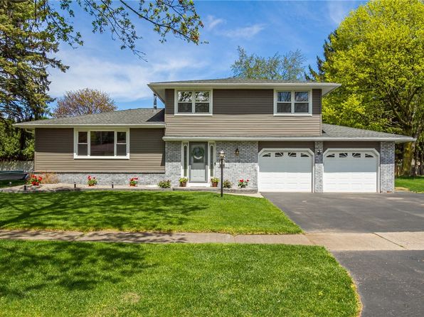 168 Fox Hall Dr, Rochester, NY 14609