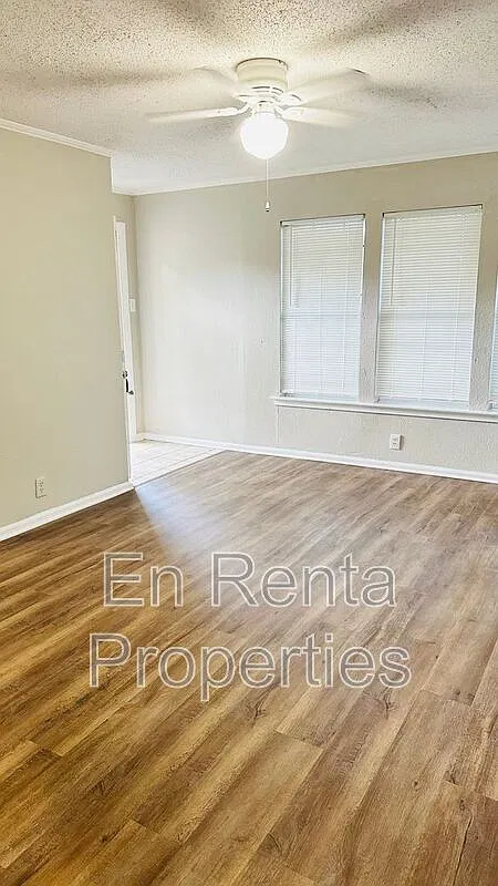 3 bed, 1.0 bath, 1020 sqft, $1,795 — Photo 2