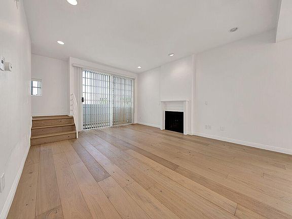 5th image of 812 N Hudson Ave APT 101