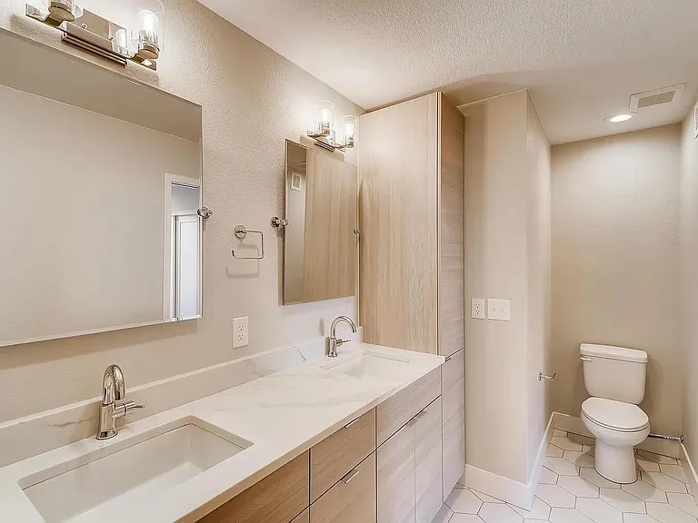 3155 N Saint Paul St — Photo 15