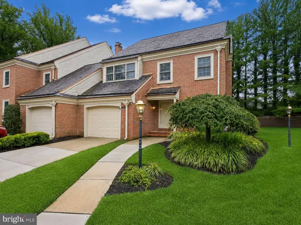 142 Foxwood Dr, Moorestown, NJ 08057