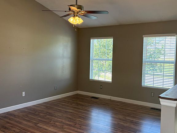 3rd image of 118 Summerfield Dr