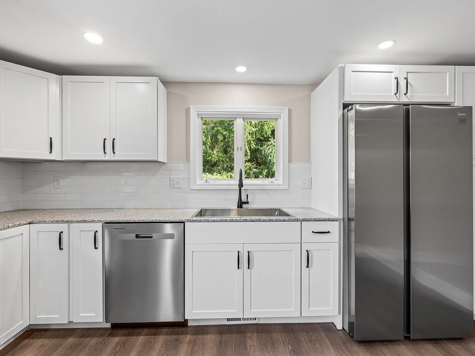 2 bed, 1000 sqft, $1,600 — Photo 3