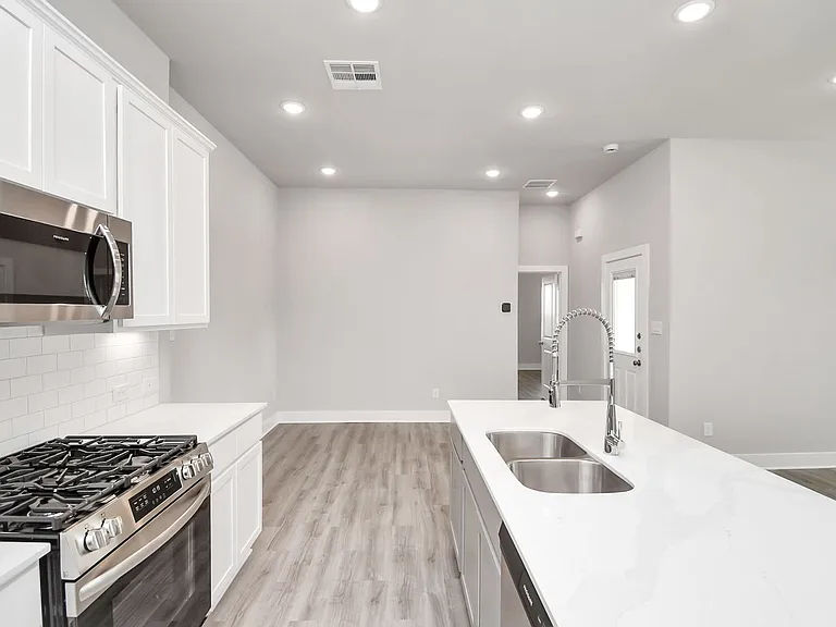 21039 Shore Oak Dr #B — Photo 28