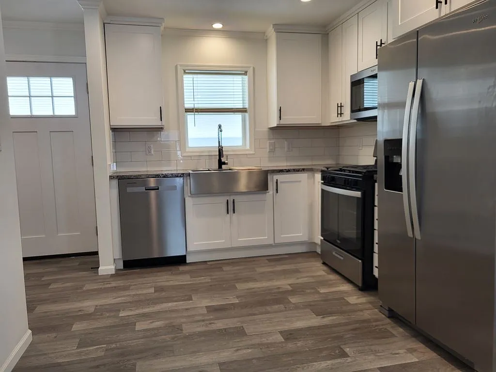 2 bed, 2.0 bath, 938 sqft, $1,750 — Photo 2