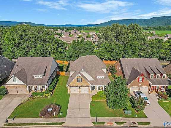 2nd image of 2909 Blossom Park Dr SE