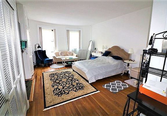 2nd image of 259 W 70th St APT 3