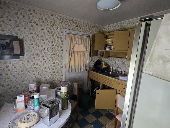 2nd image of 3506 Cornwall Ct