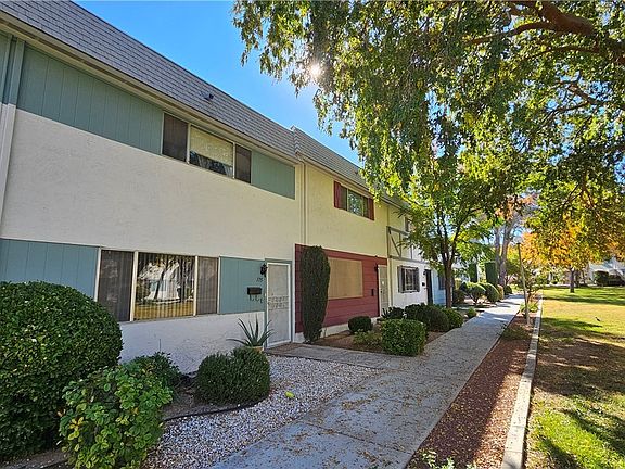 2nd image of 175 Greenbriar Townhouse Way #0
