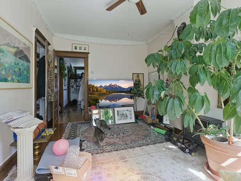 2159 N Bell Ave #3F — Photo 2