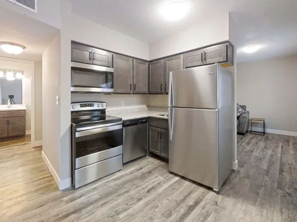 301 E White St, Champaign, IL