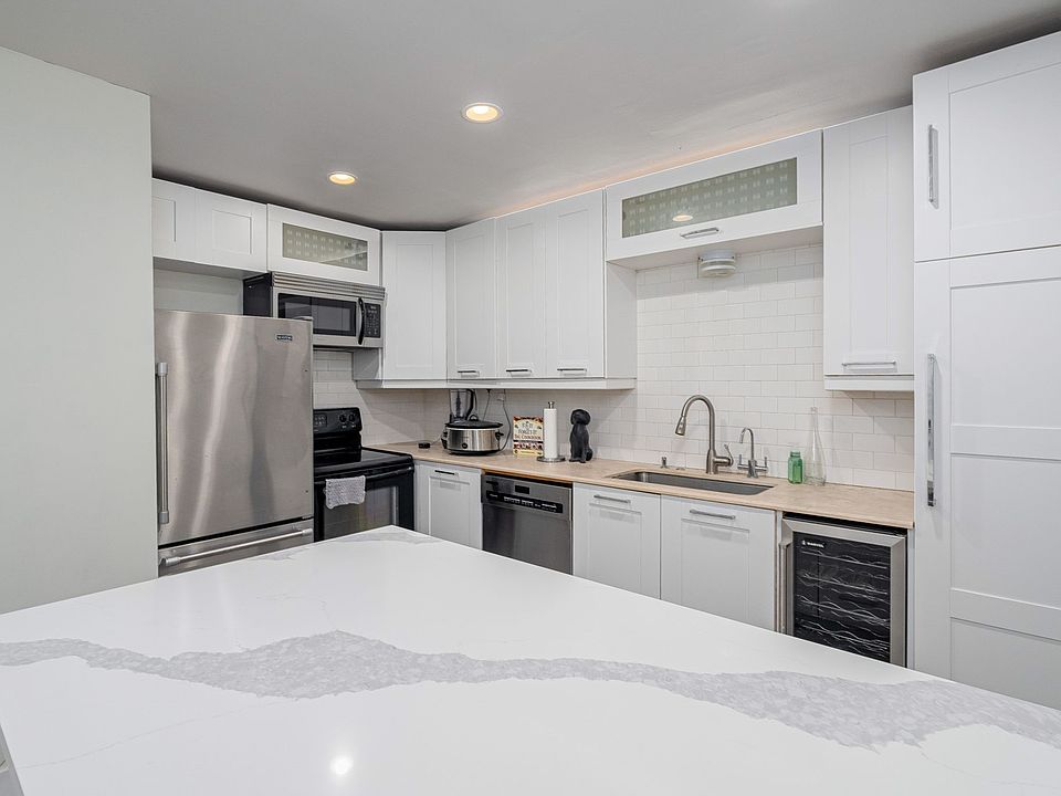 1st image of 4044 Buena Vista St #114