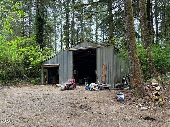2nd image of 1916 NE Wagon Rd
