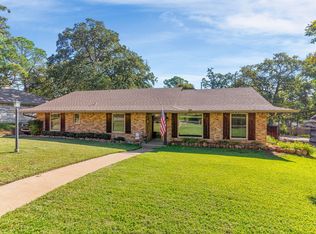 610 Ambassador St, Denison, TX 75020