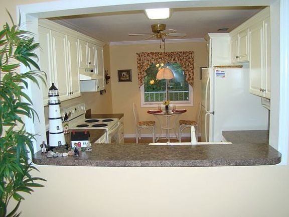 Eat-in Kitchen