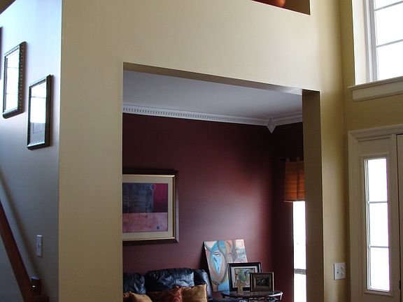 4th image of 571 Oakwood Dr