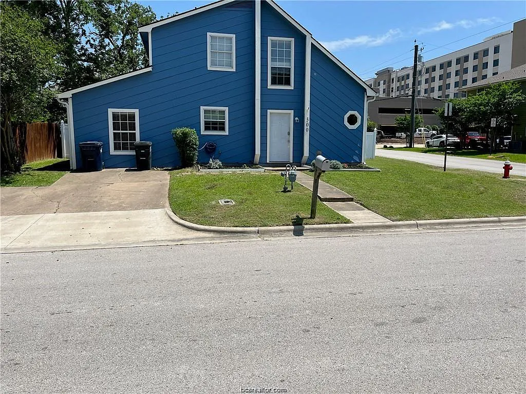 4 bed, 2.5 bath, 1308 sqft, $700 — Photo 2