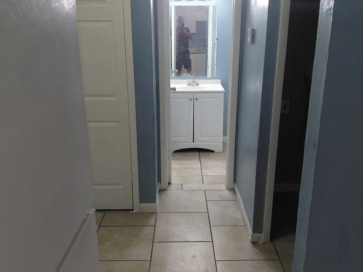 3 bed, 900 sqft, $1,800 — Photo 2