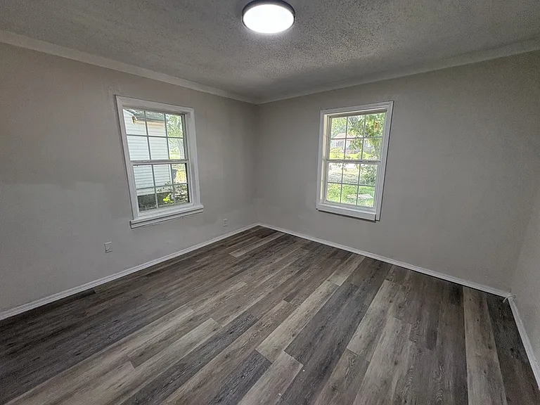 4647 N Hartford Ave — Photo 5