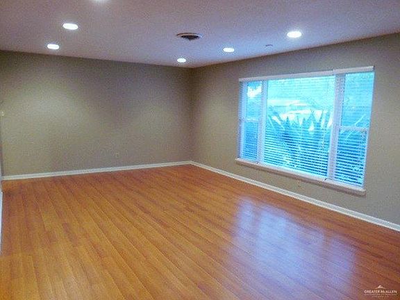 3rd image of 1213 Kerria Ave