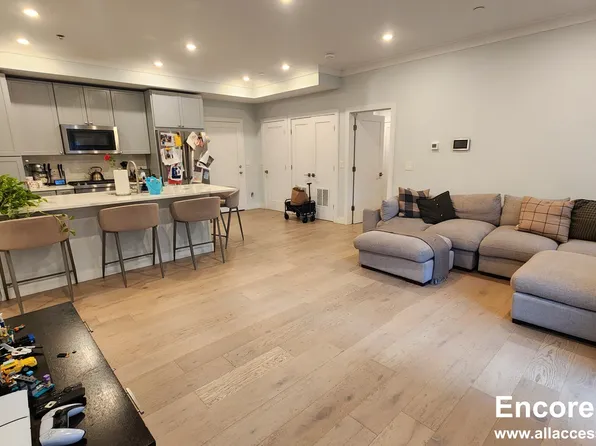 32 Cummins Hwy #22, Roslindale, MA 02131