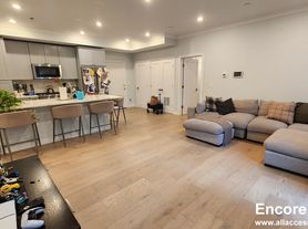 32 Cummins Hwy, Roslindale, MA