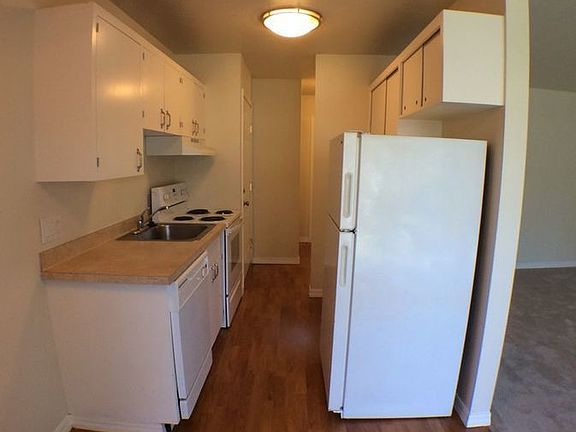 4th image of 2625 SE Willard St