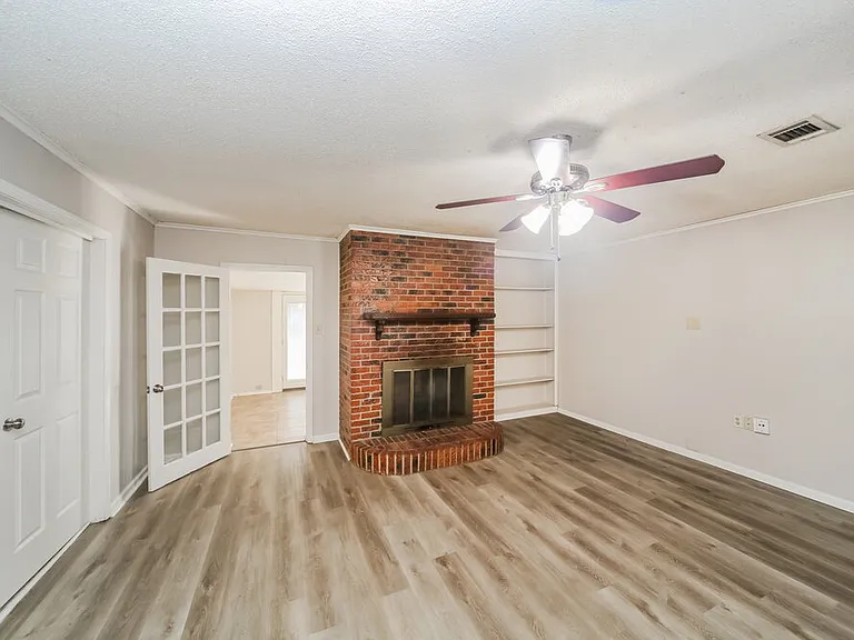 863 Hackberry Dr — Photo 4