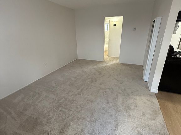 3rd image of 4648 Kansas St Unit 4