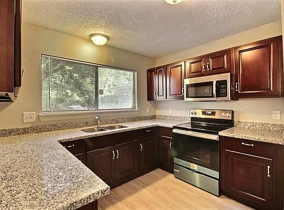 4th image of 2928 English Colony Dr