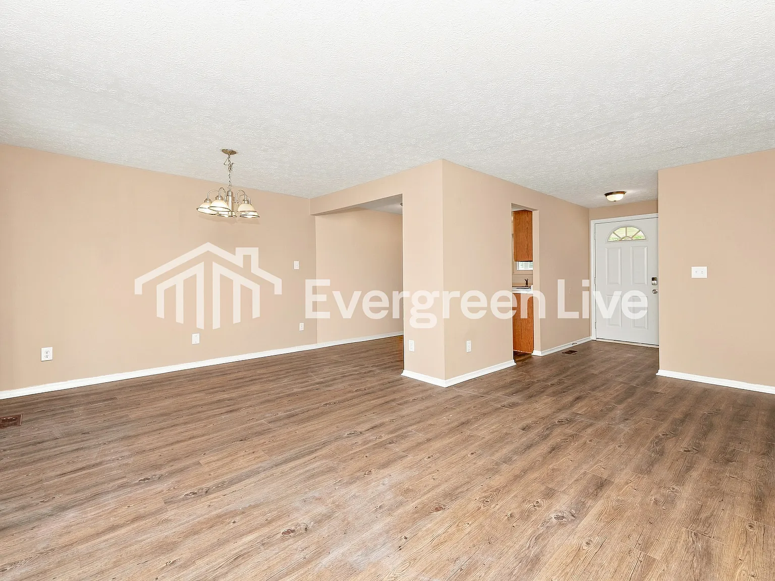 3 bed, 1.5 bath, 1160 sqft, $1,595 — Photo 4