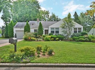 139 Daisy Farms Dr, New Rochelle, NY 10804