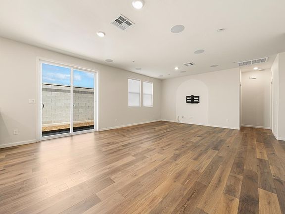 5th image of 727 Crow Creek Cir