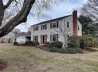 6 Devonshire Dr, Barrington, RI 02806