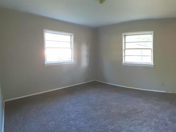 3rd image of 2730 E Jefferson Blvd