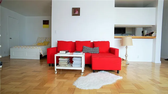 Rented by R New York | media 2