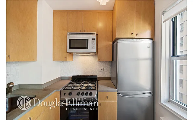 Sold by Douglas Elliman | media 7