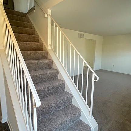 4th image of 12 Upman Ct