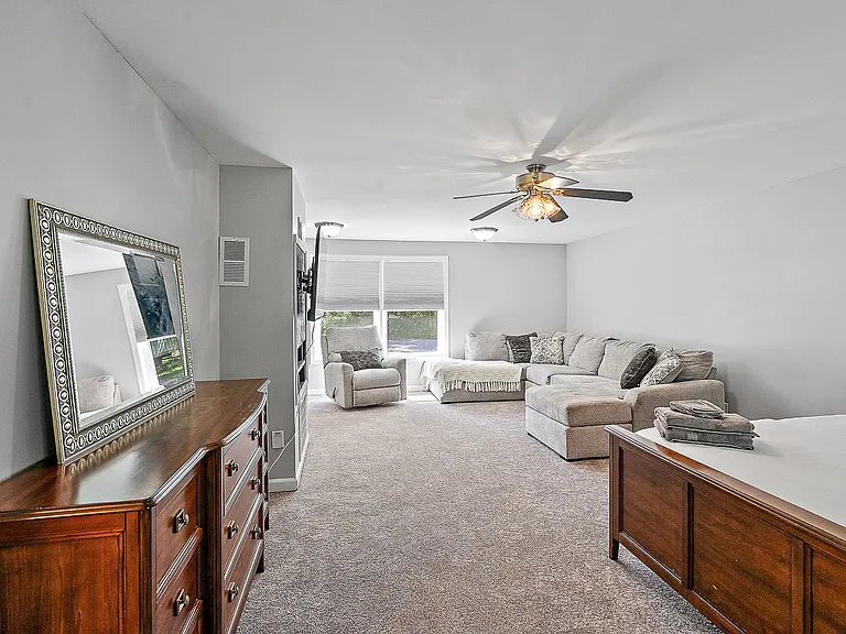 387 Maple Ave — Photo 34