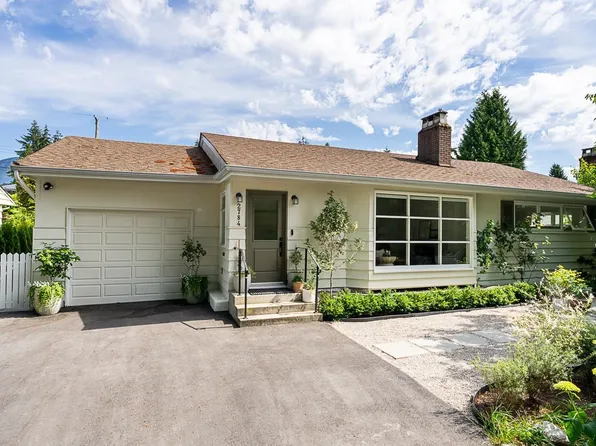 2784 Crescentview Dr, North Vancouver, BC V7R 2V1