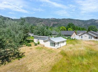 207 Henry St, Myrtle Creek, OR 97457