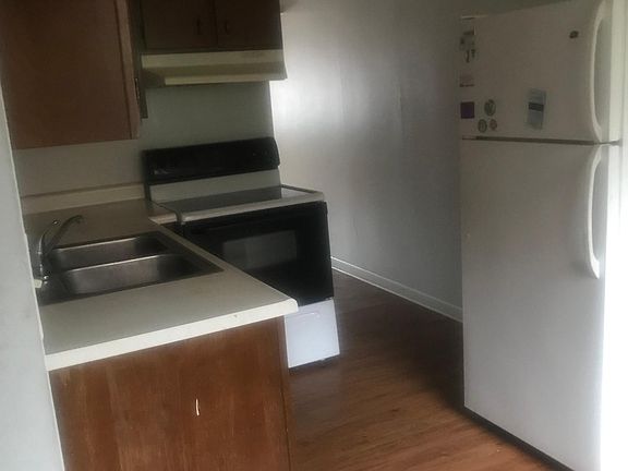 3rd image of 133 E 3rd North St #133