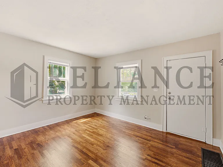 2301 W 3rd St N — Photo 16