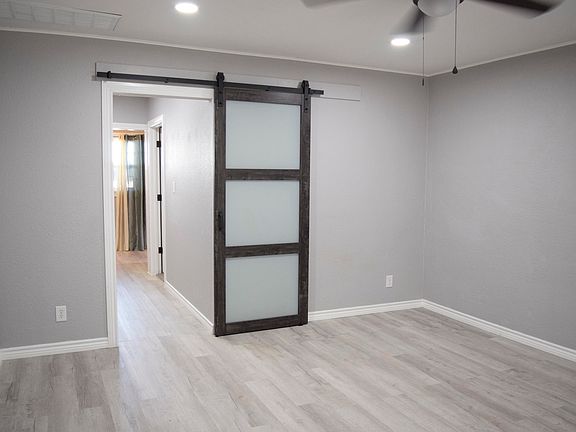4th image of 1502 W Maple Ave
