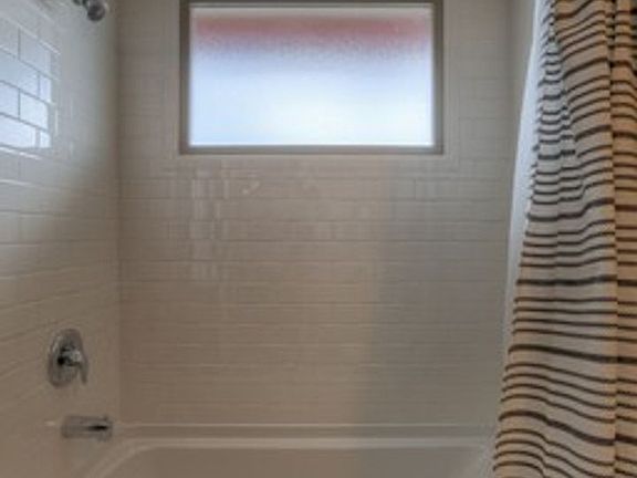 4th image of 124 S 39th St #22