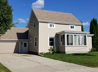 1932 Viebahn St, Manitowoc, WI 54220