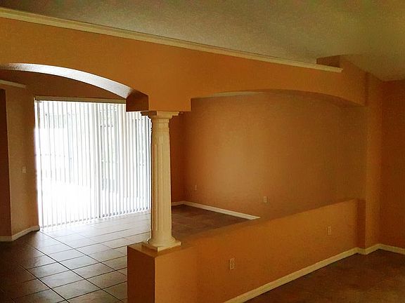 3rd image of 102 Thornbury Ln