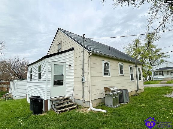 4th image of 515 Coakley St