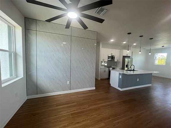 4th image of 15062 Wichita Rd